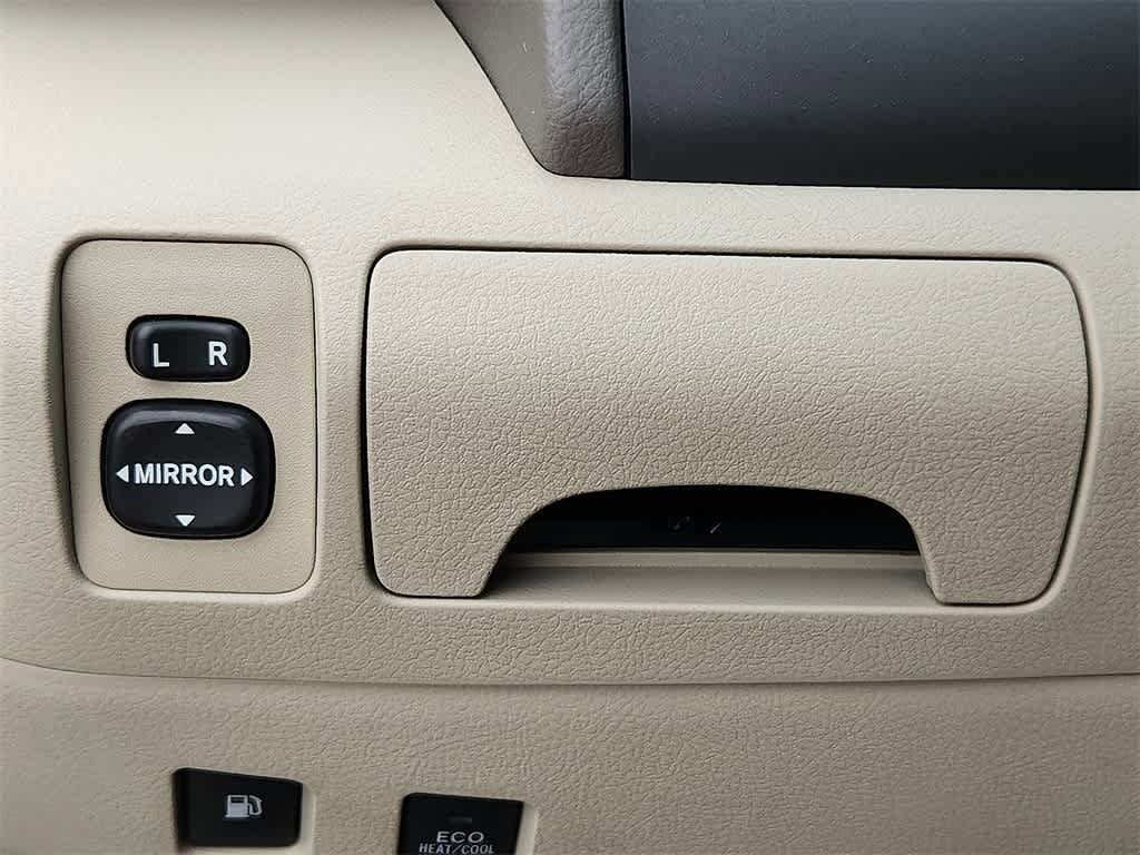 Thumbnail: 2011 Toyota Camry - 27