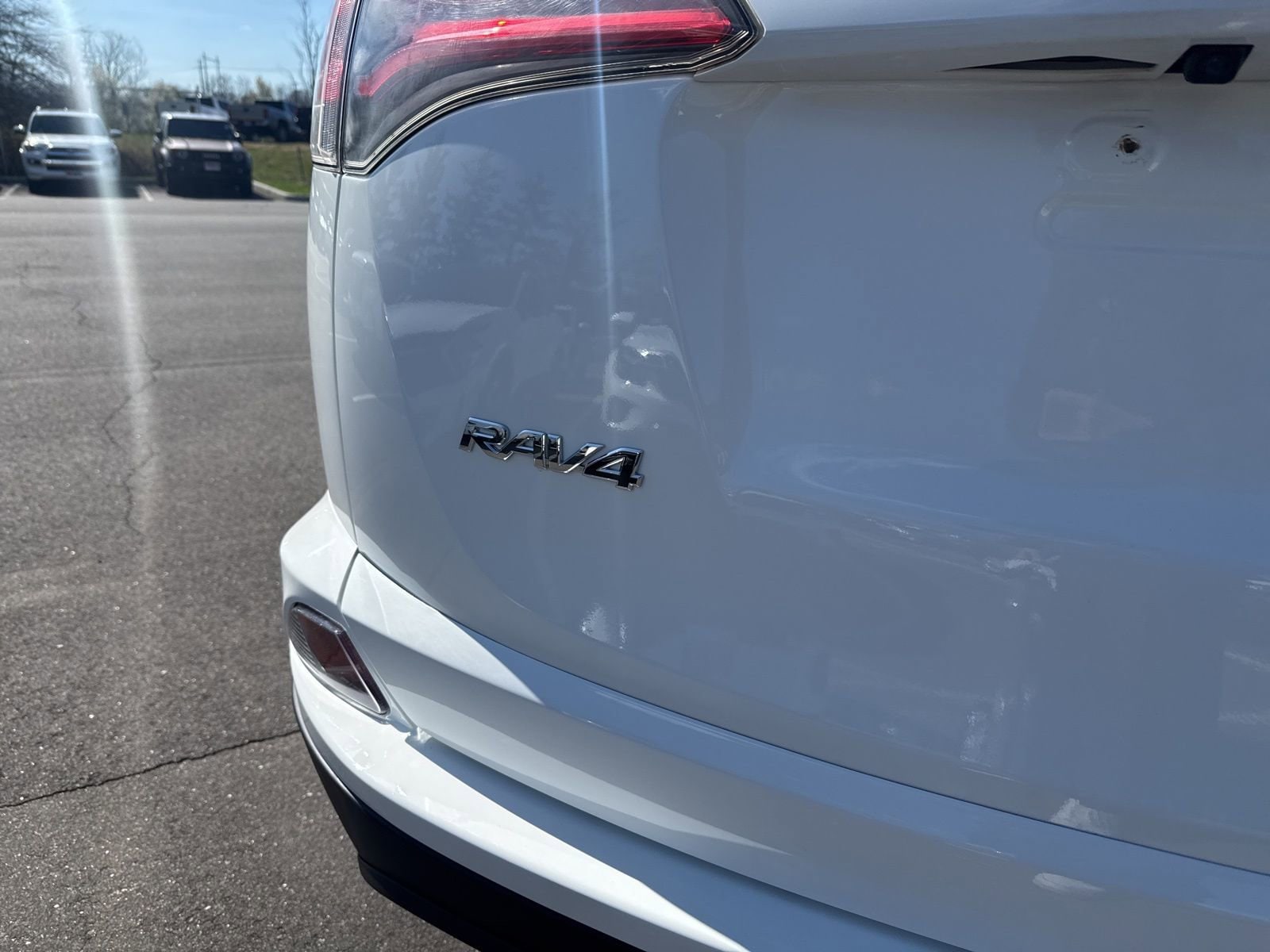 Thumbnail: 2016 Toyota RAV4 - 15