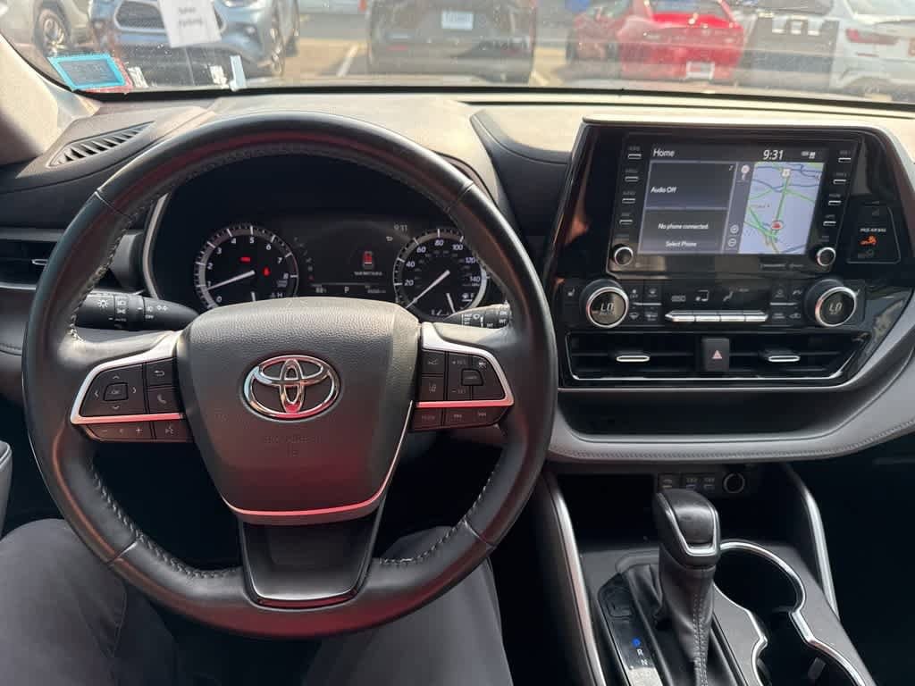 Thumbnail: 2022 Toyota Highlander - 25