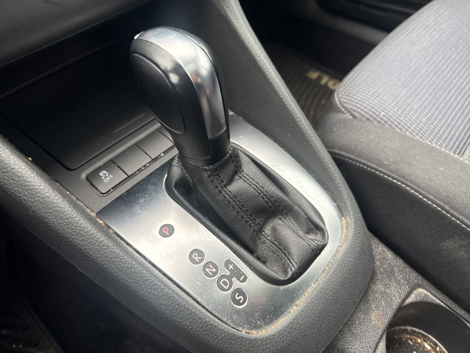 Thumbnail: 2012 Volkswagen Golf - 26