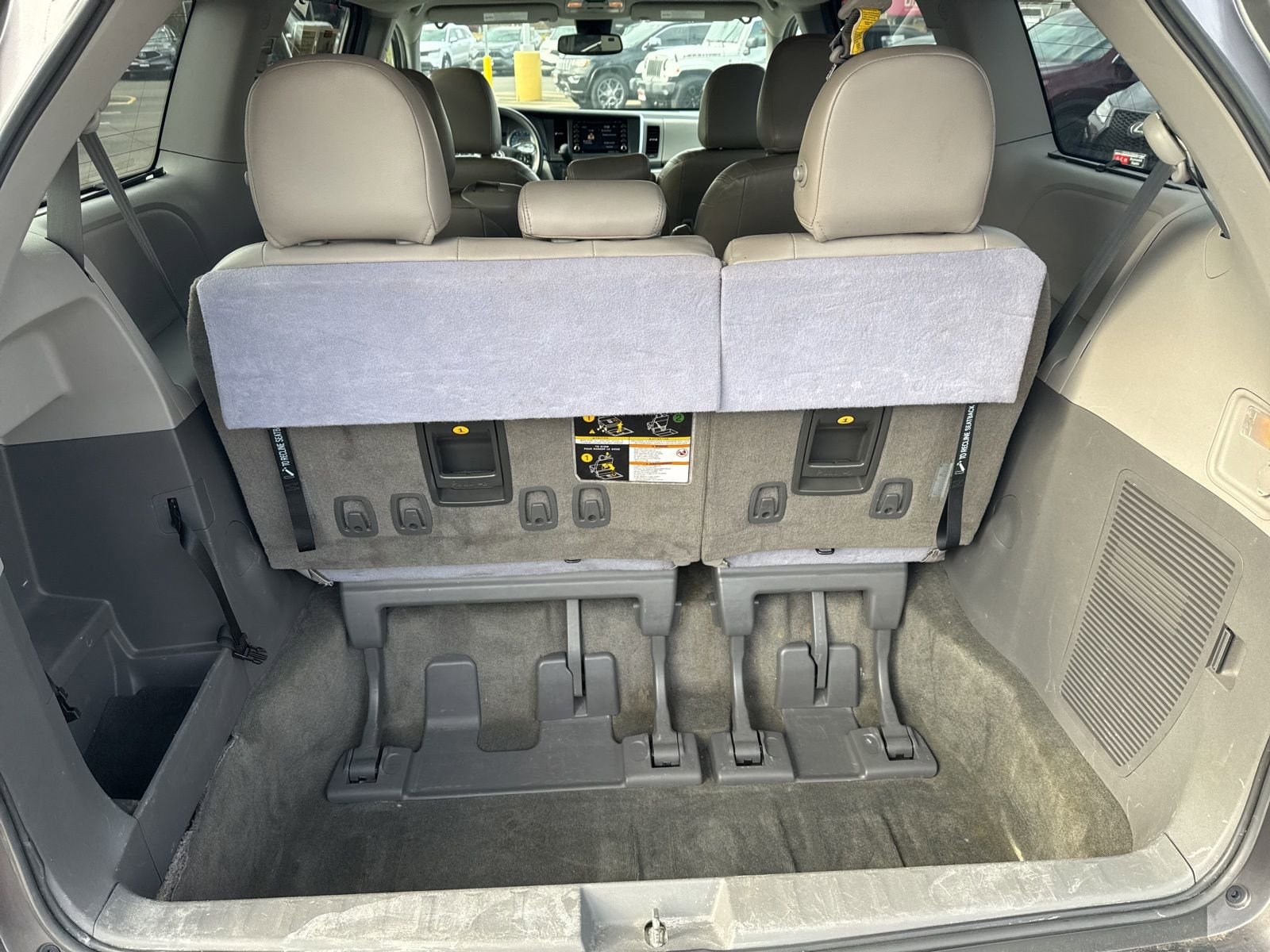 Thumbnail: 2018 Toyota Sienna - 17