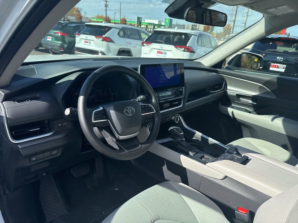 Thumbnail: 2026 Toyota Grand Highlander - 10