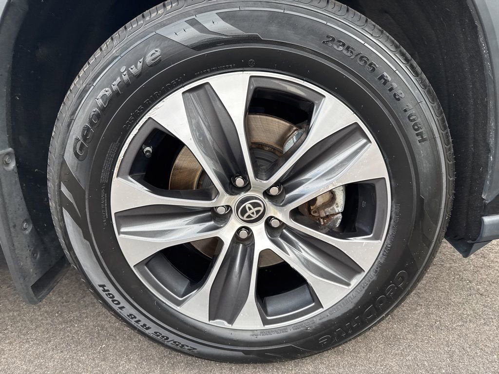 Thumbnail: 2022 Toyota Highlander - 15