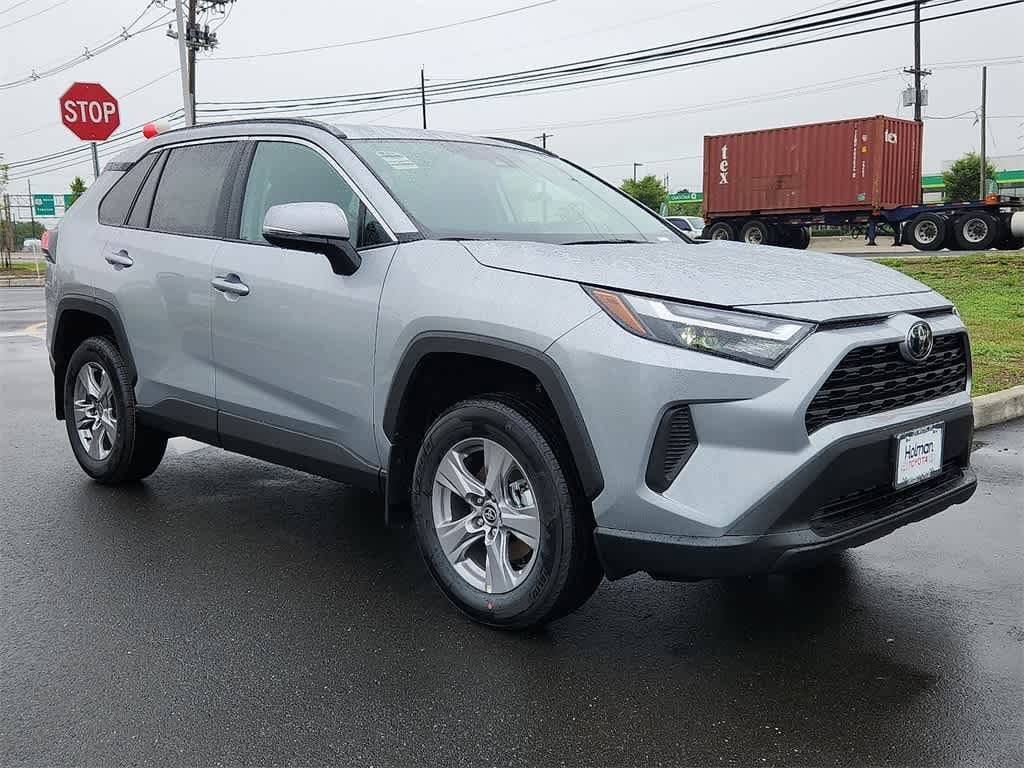 2025 Toyota RAV4 XLE 3