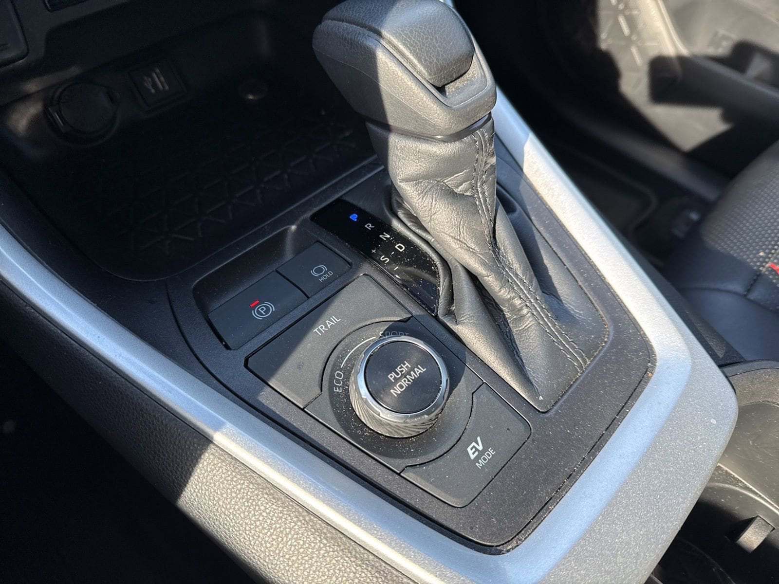 Thumbnail: 2023 Toyota RAV4 - 29