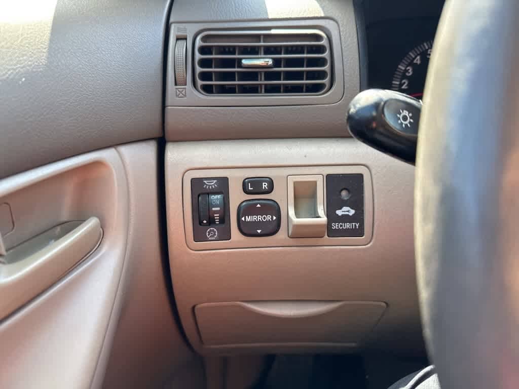 Thumbnail: 2005 Toyota Corolla - 26