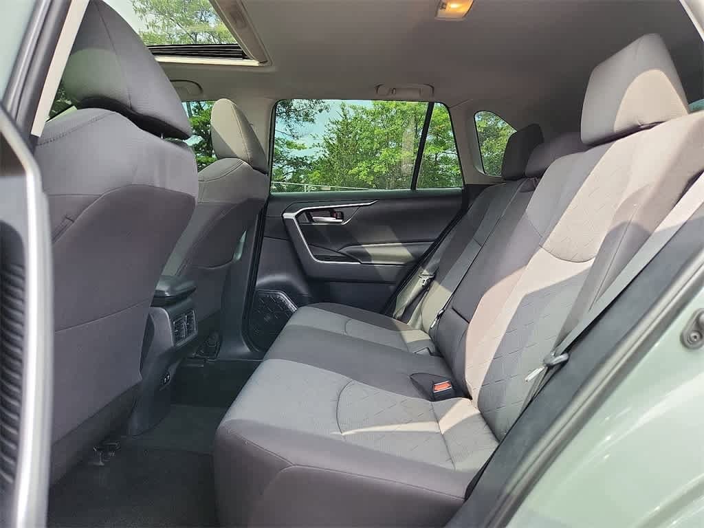 Thumbnail: 2019 Toyota RAV4 - 15