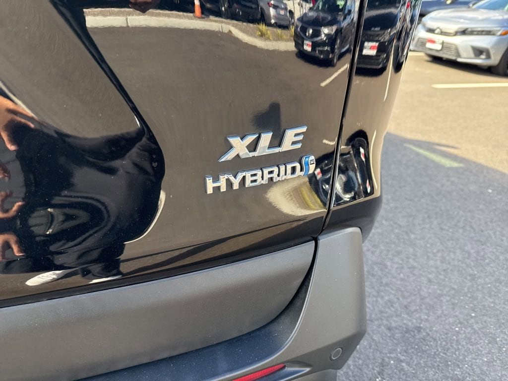 Thumbnail: 2019 Toyota RAV4 - 14