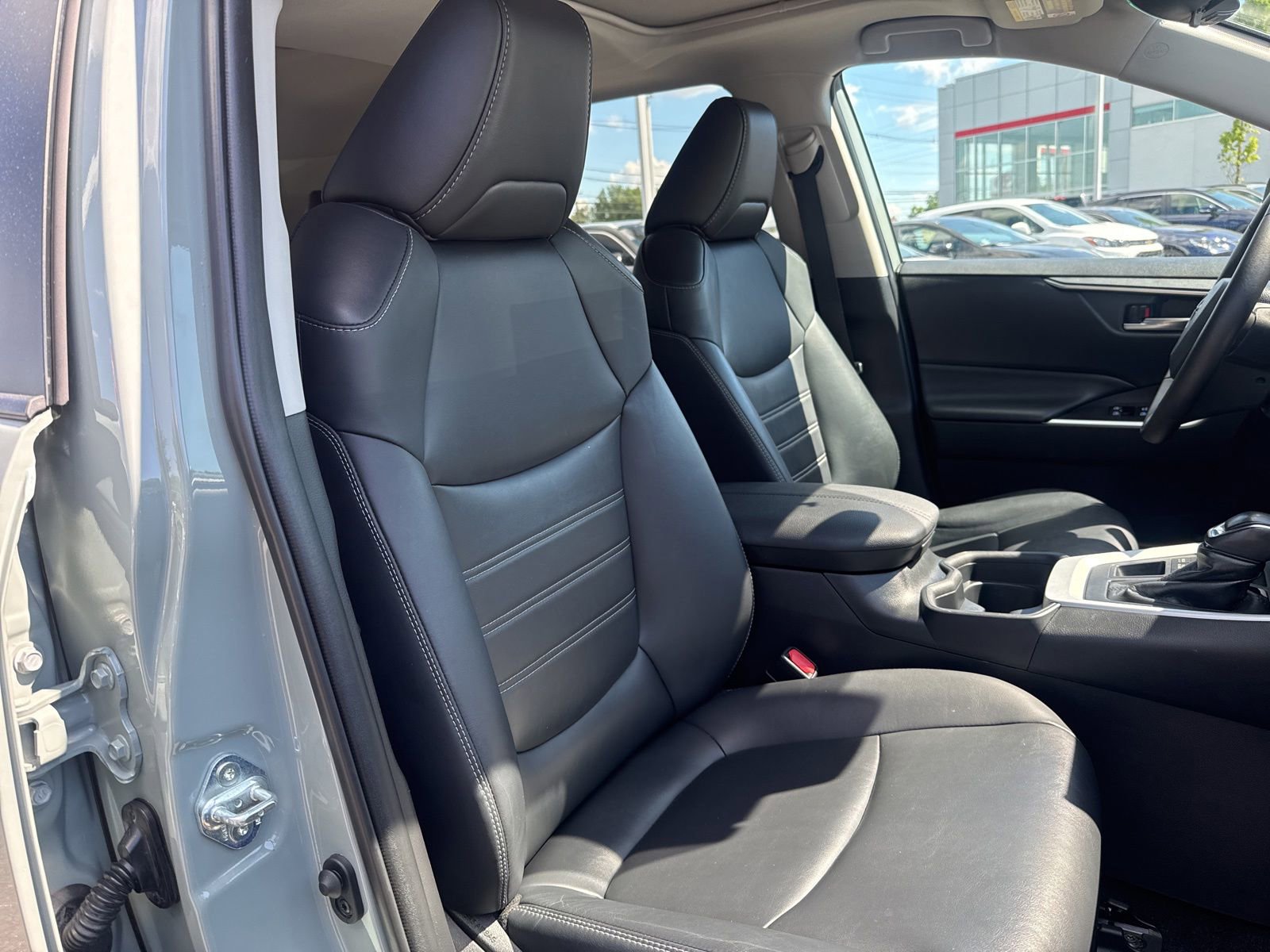 Thumbnail: 2021 Toyota RAV4 - 23