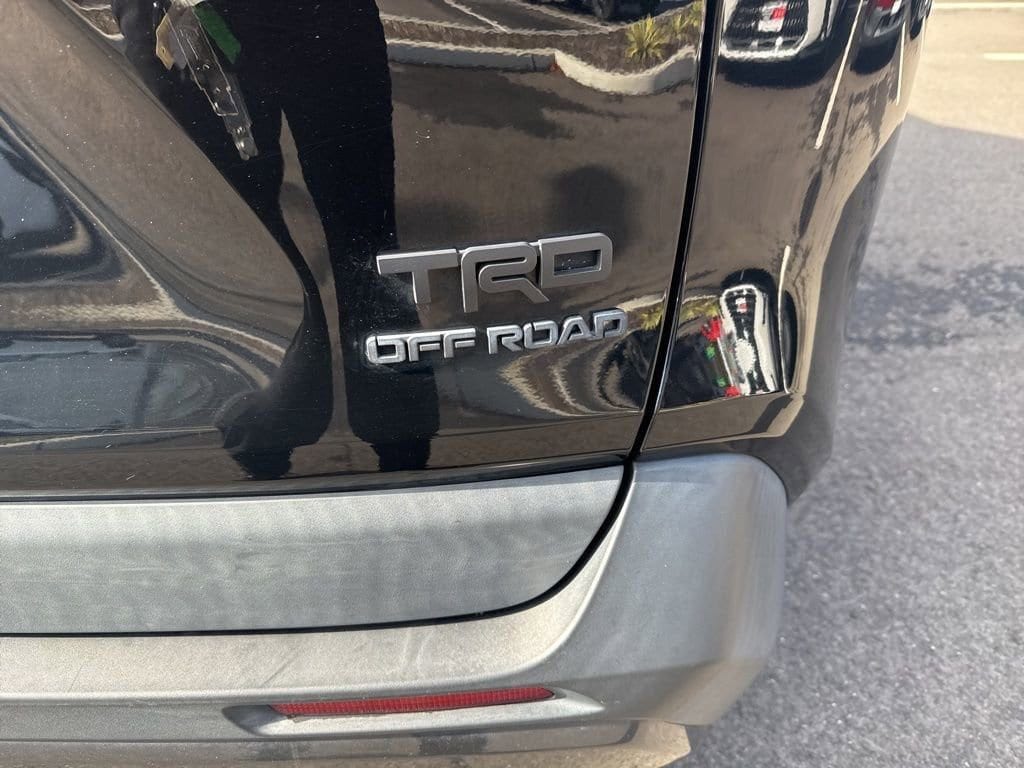 Thumbnail: 2020 Toyota RAV4 - 21