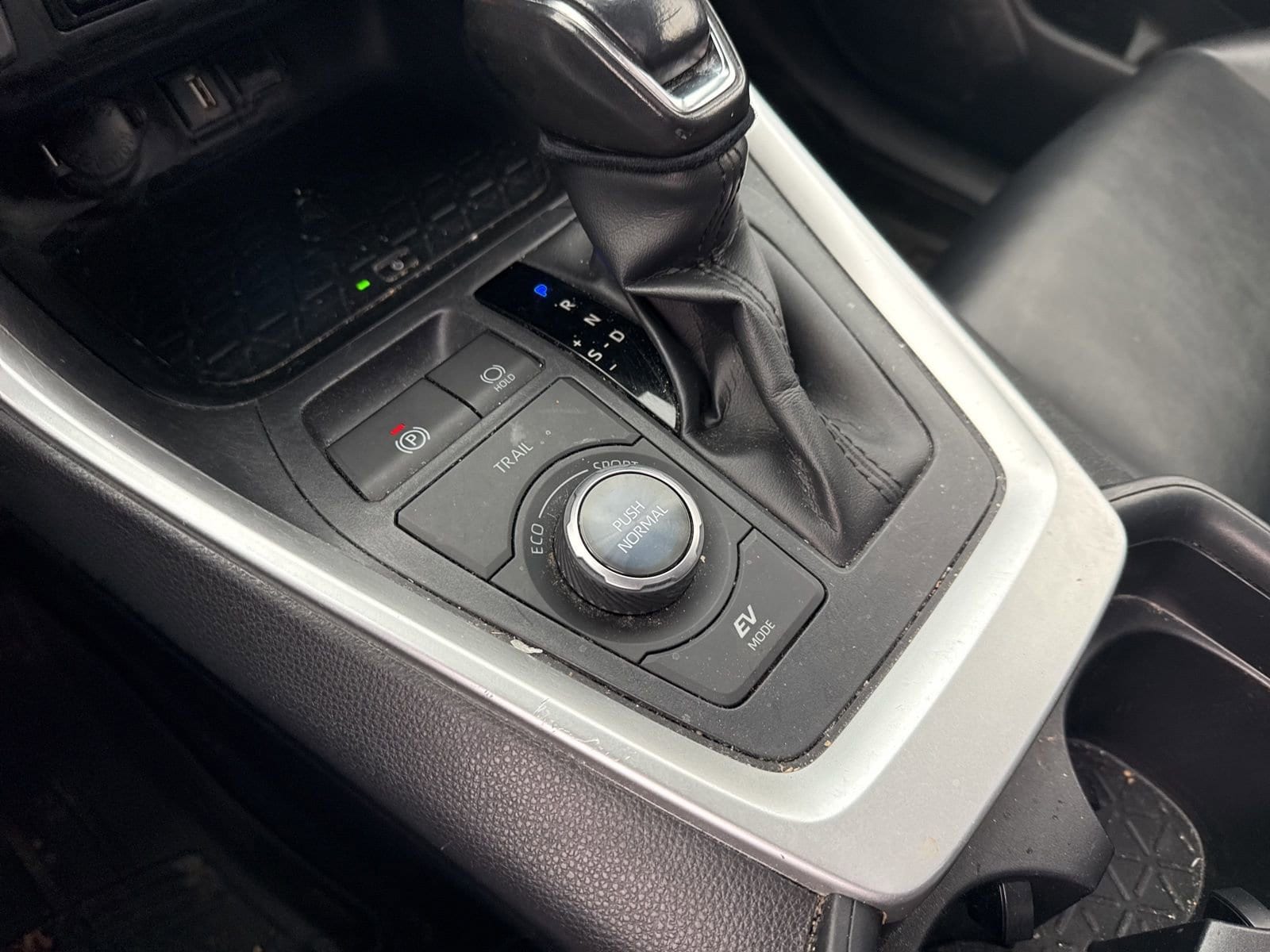 Thumbnail: 2020 Toyota RAV4 - 27