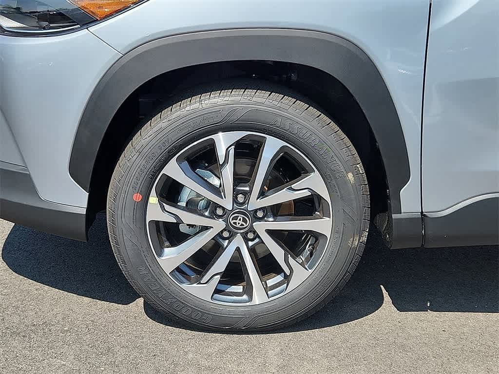 2025 Toyota Corolla Cross XLE 8