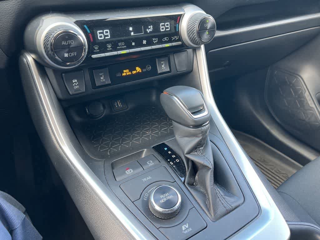 Thumbnail: 2023 Toyota RAV4 - 21