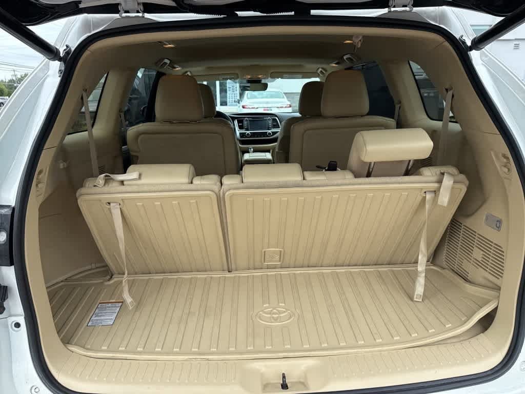 Thumbnail: 2019 Toyota Highlander - 14