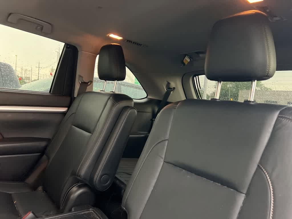 Thumbnail: 2018 Toyota Highlander - 16