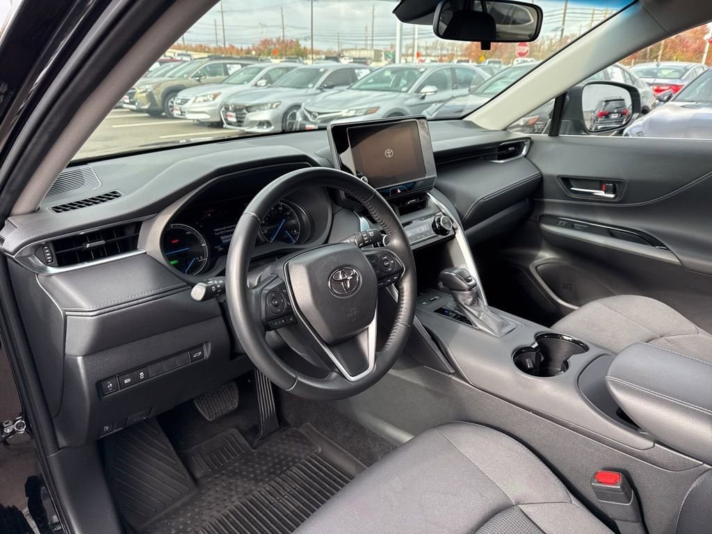 Thumbnail: 2023 Toyota Venza - 18