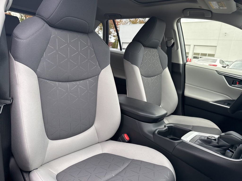 Thumbnail: 2025 Toyota RAV4 - 15