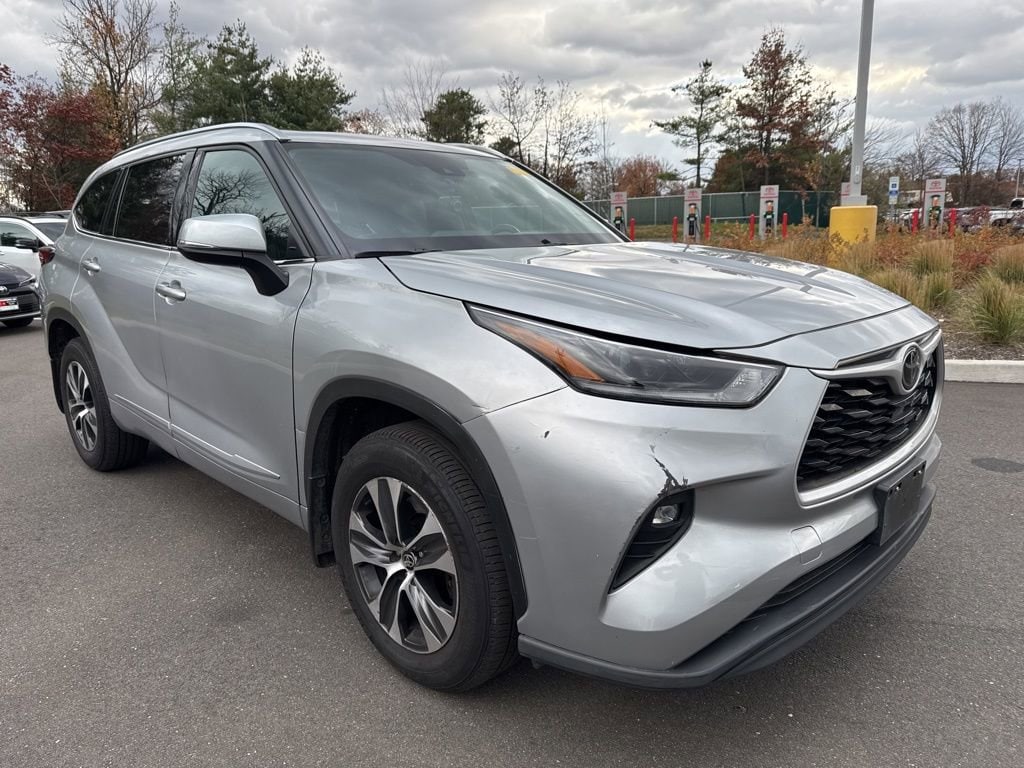 Thumbnail: 2021 Toyota Highlander - 3