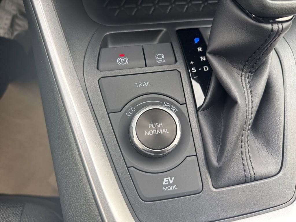 Thumbnail: 2025 Toyota RAV4 - 22