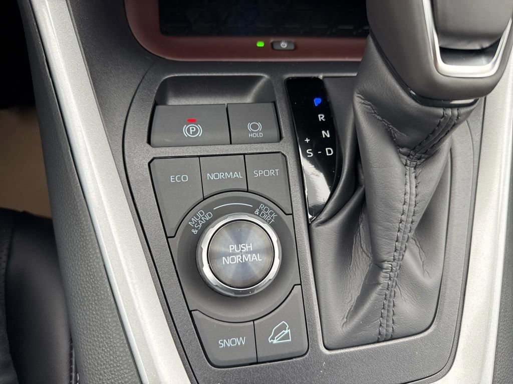 Thumbnail: 2025 Toyota RAV4 - 22