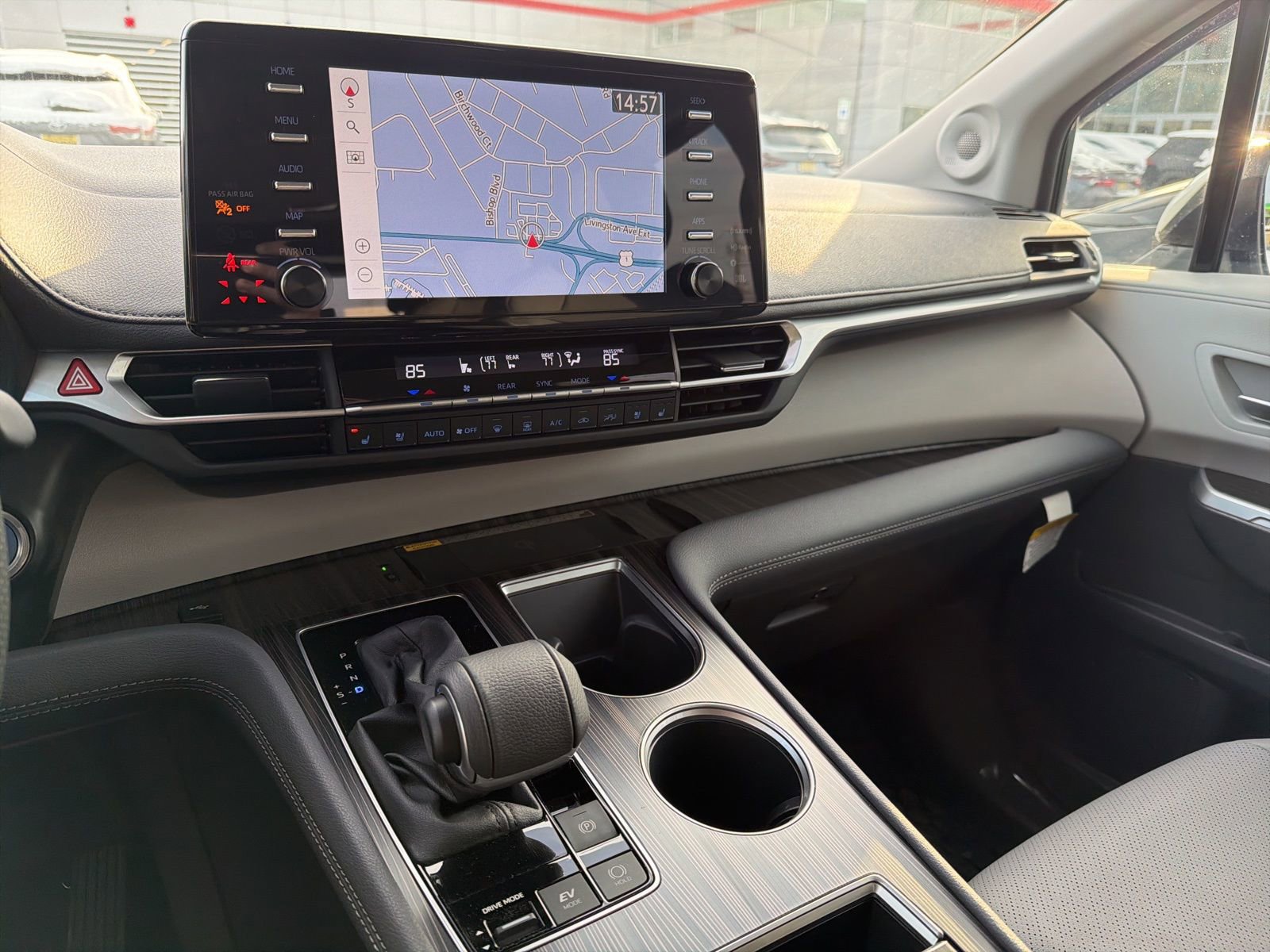 Thumbnail: 2024 Toyota Sienna - 28