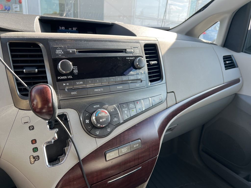Thumbnail: 2012 Toyota Sienna - 19