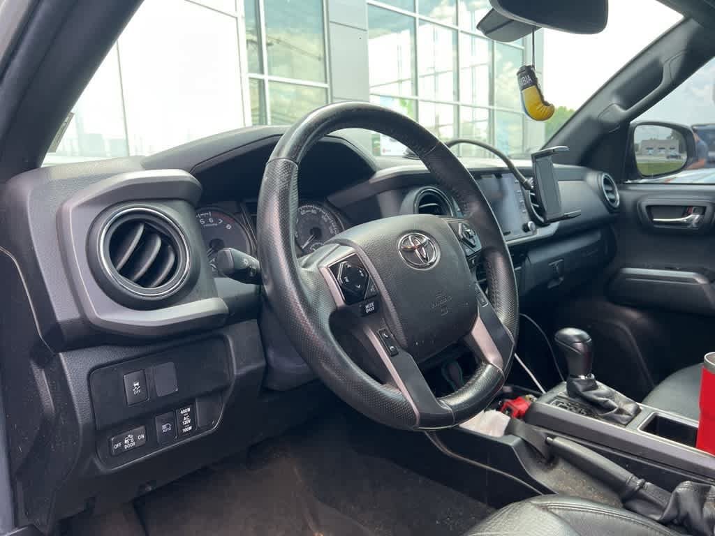 Thumbnail: 2022 Toyota Tacoma - 6