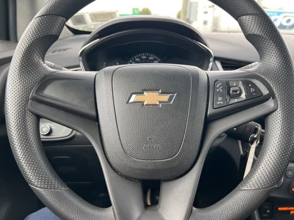 Thumbnail: 2017 Chevrolet Trax - 18