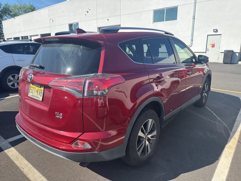 Thumbnail: 2018 Toyota RAV4 - 3