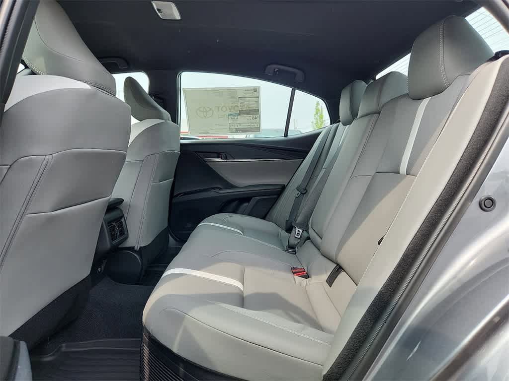 2025 Toyota Camry SE 10