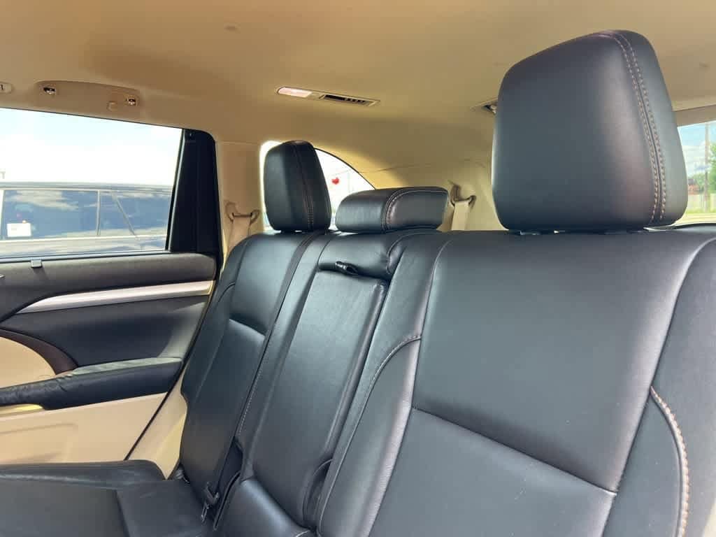 Thumbnail: 2014 Toyota Highlander - 15