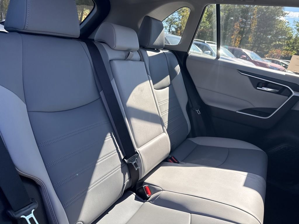 Thumbnail: 2025 Toyota RAV4 - 15