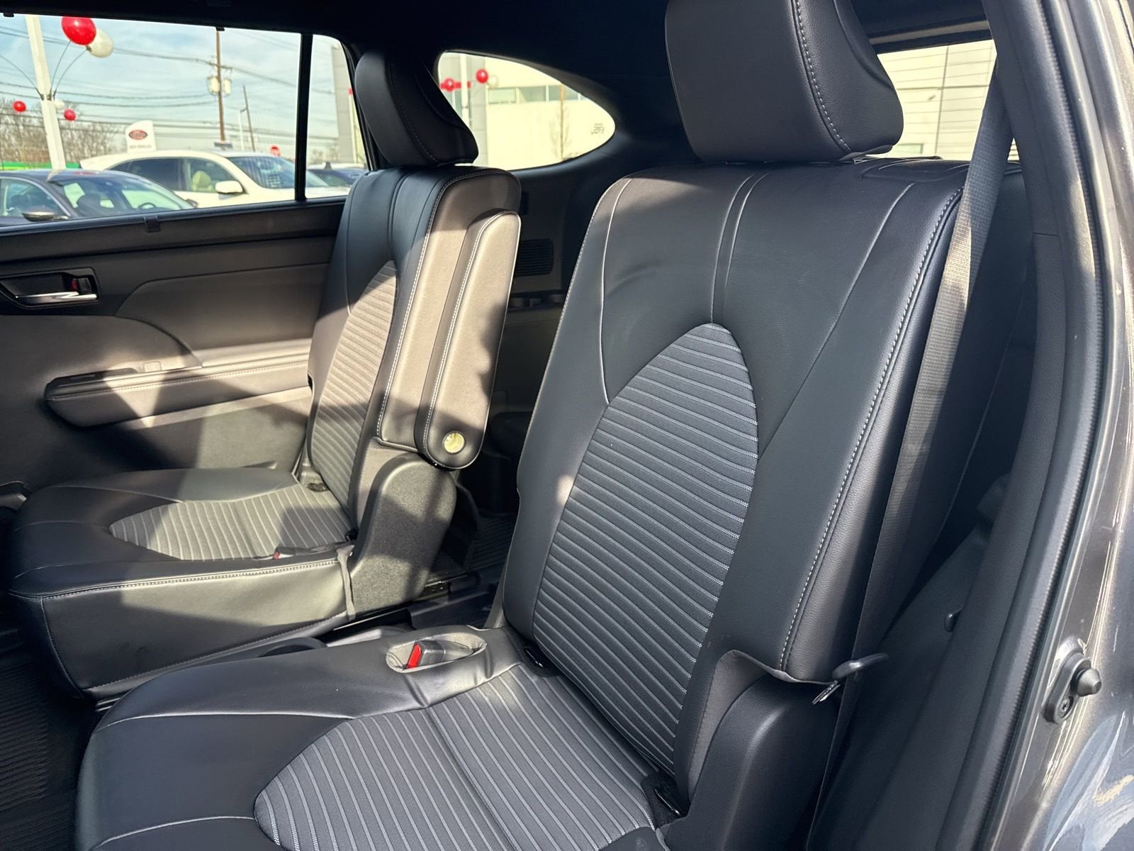 Thumbnail: 2023 Toyota Highlander - 20