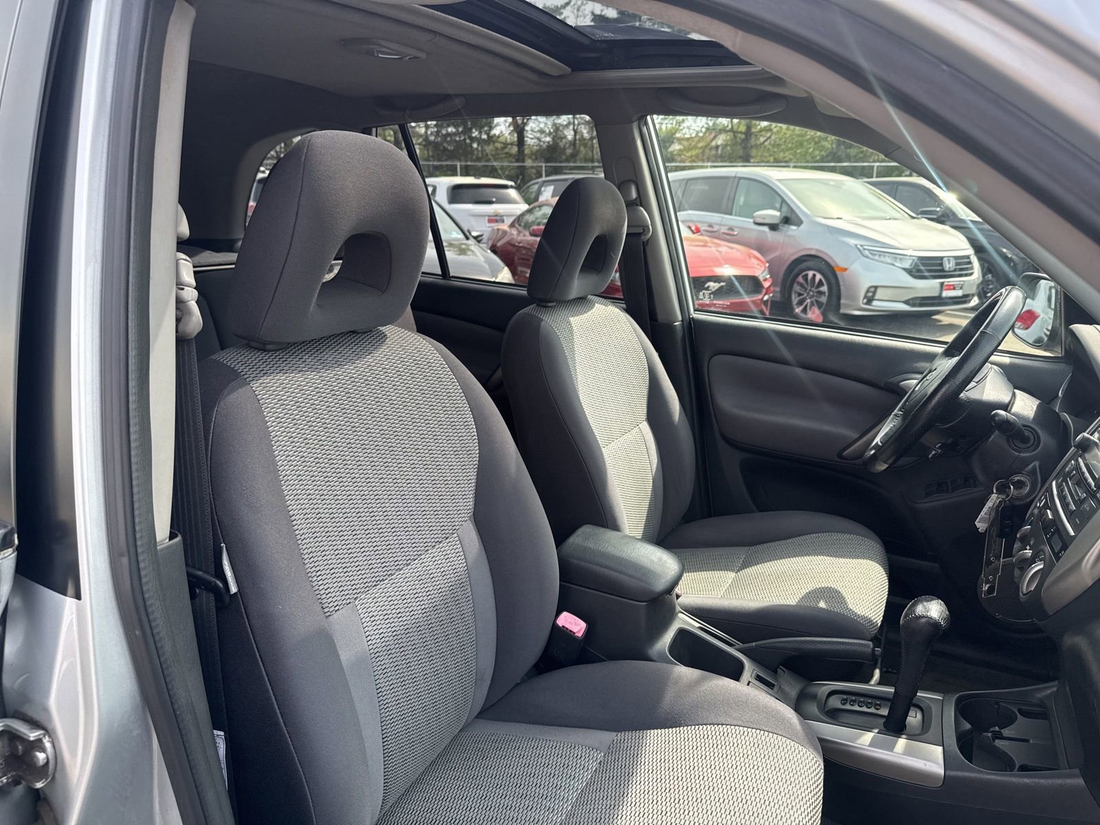 Thumbnail: 2005 Toyota RAV4 - 21