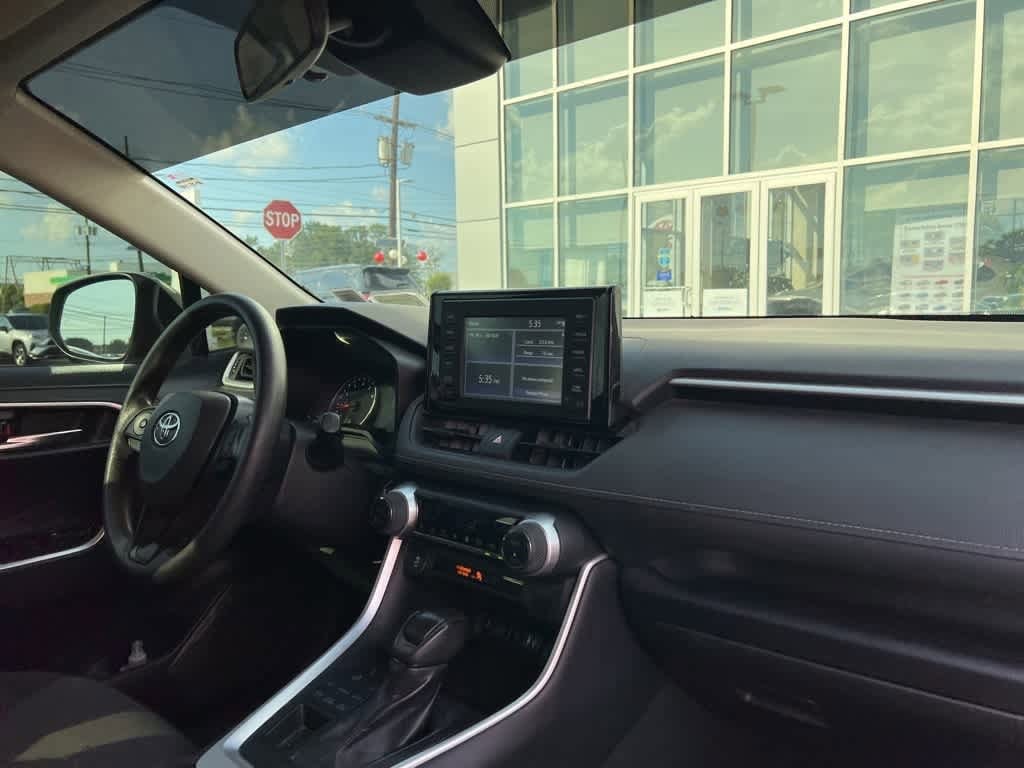 Thumbnail: 2019 Toyota RAV4 - 17