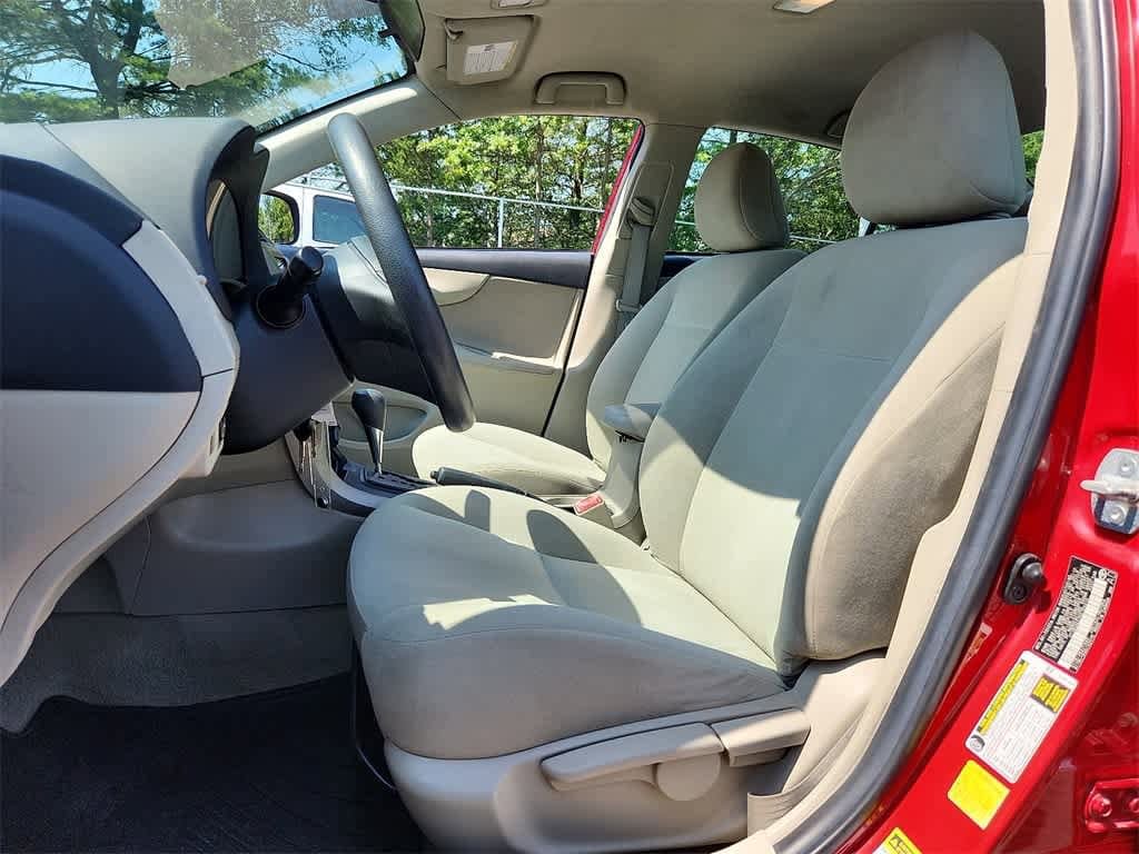 Thumbnail: 2013 Toyota Corolla - 18