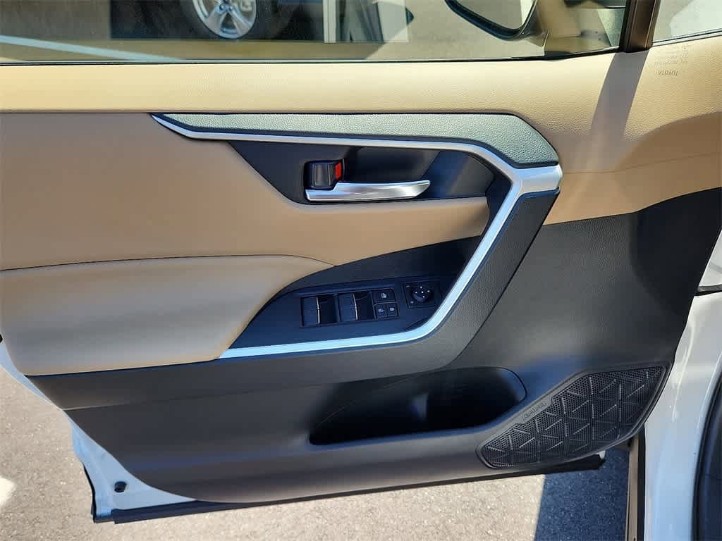 Thumbnail: 2025 Toyota RAV4 - 6