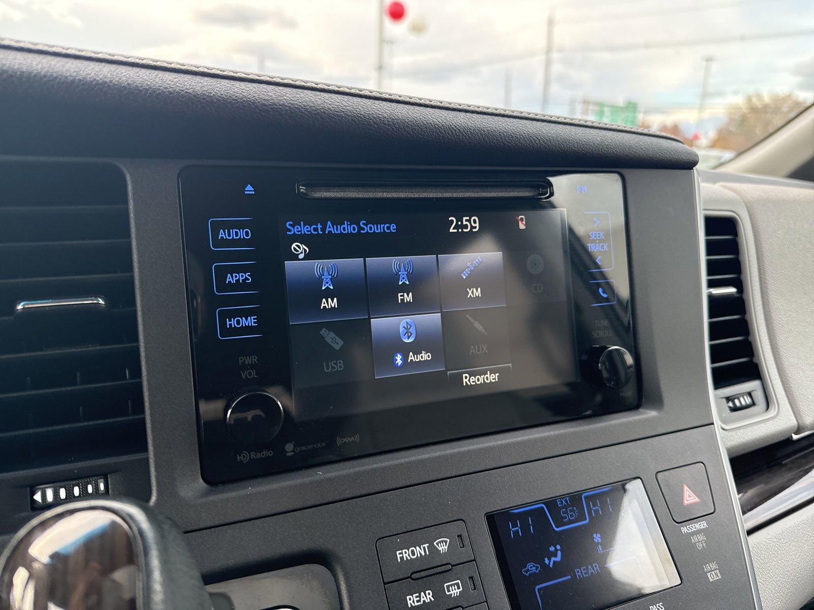 Thumbnail: 2016 Toyota Sienna - 29