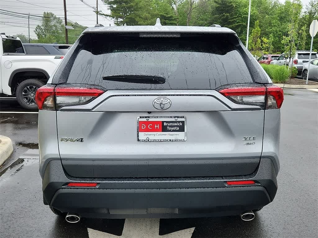2025 Toyota RAV4 XLE 5
