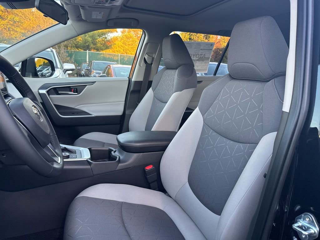 Thumbnail: 2025 Toyota RAV4 - 11