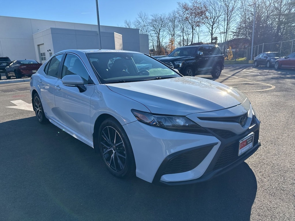 Used 2022 Toyota Camry SE Sedan