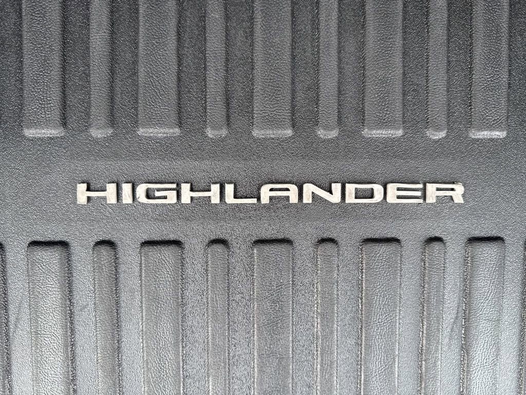 Thumbnail: 2022 Toyota Highlander - 17