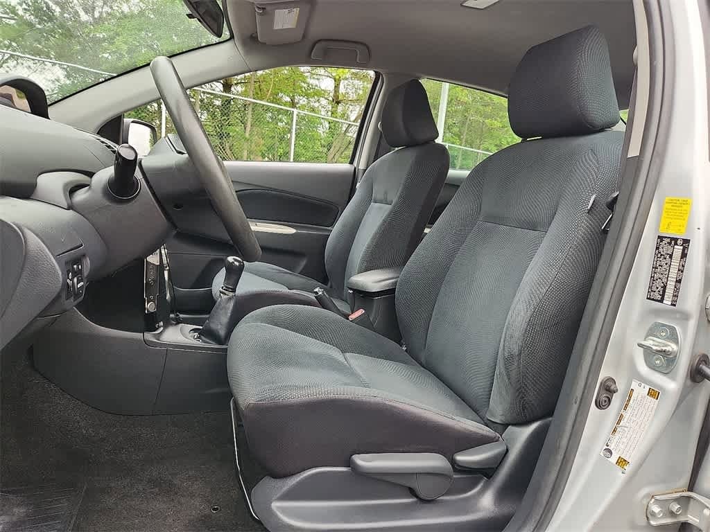 Thumbnail: 2010 Toyota Yaris - 19
