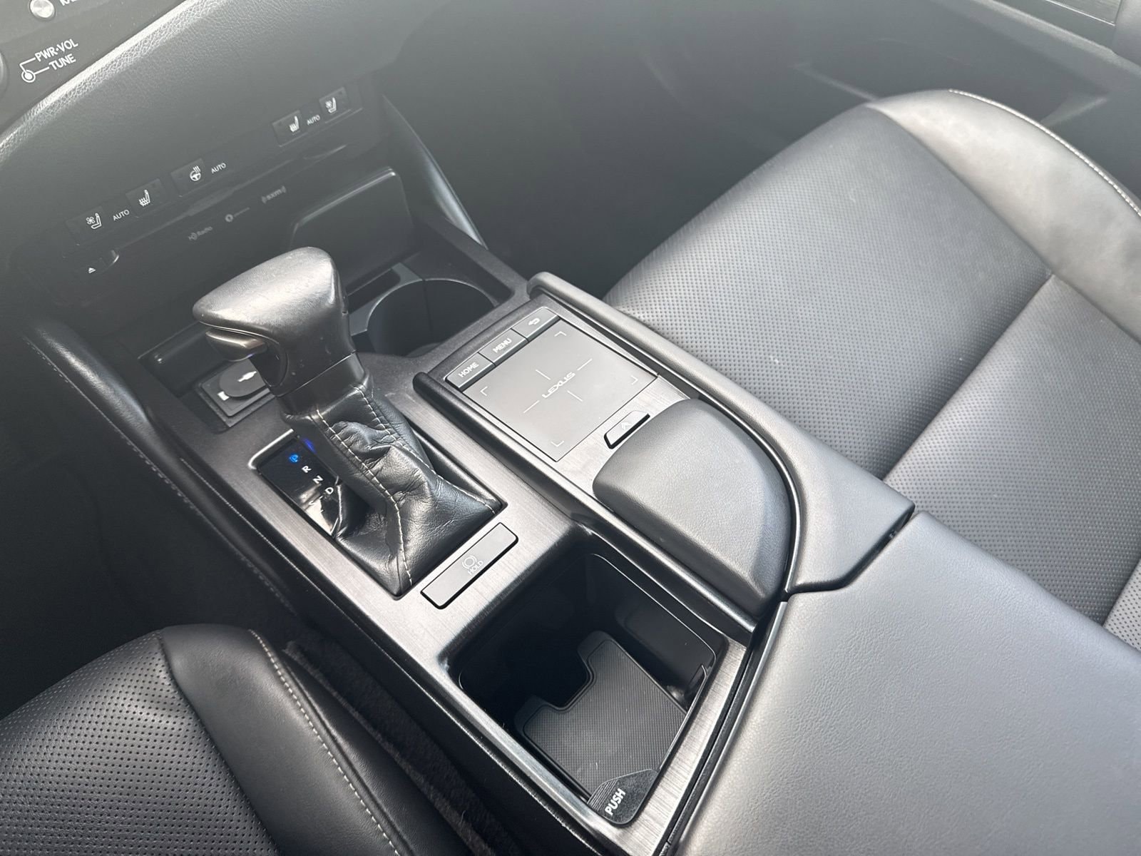 Thumbnail: 2020 Lexus ES - 28