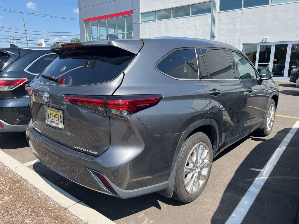 Thumbnail: 2023 Toyota Highlander - 3