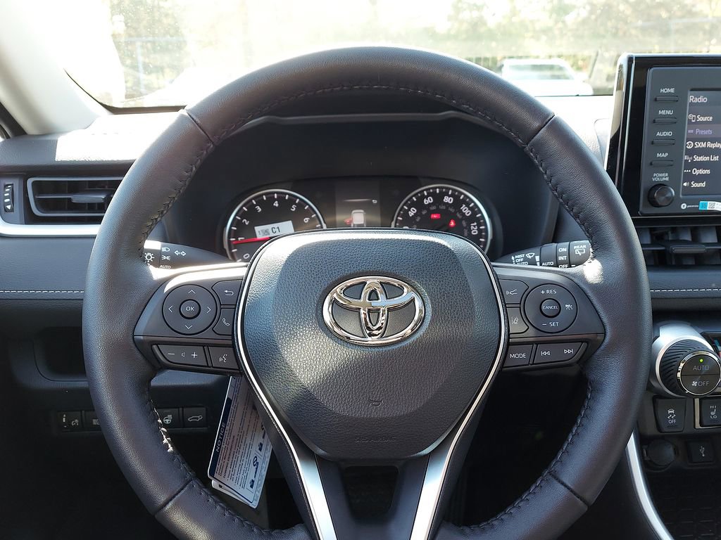 Thumbnail: 2022 Toyota RAV4 - 21