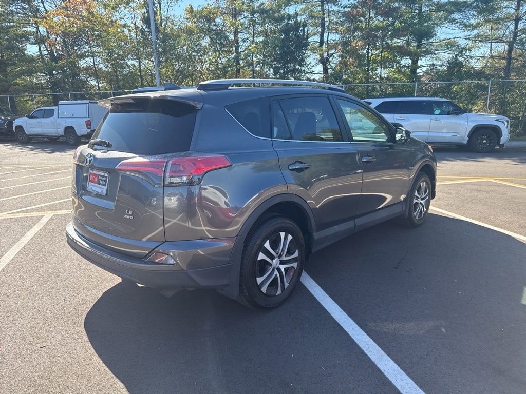 Thumbnail: 2016 Toyota RAV4 - 5