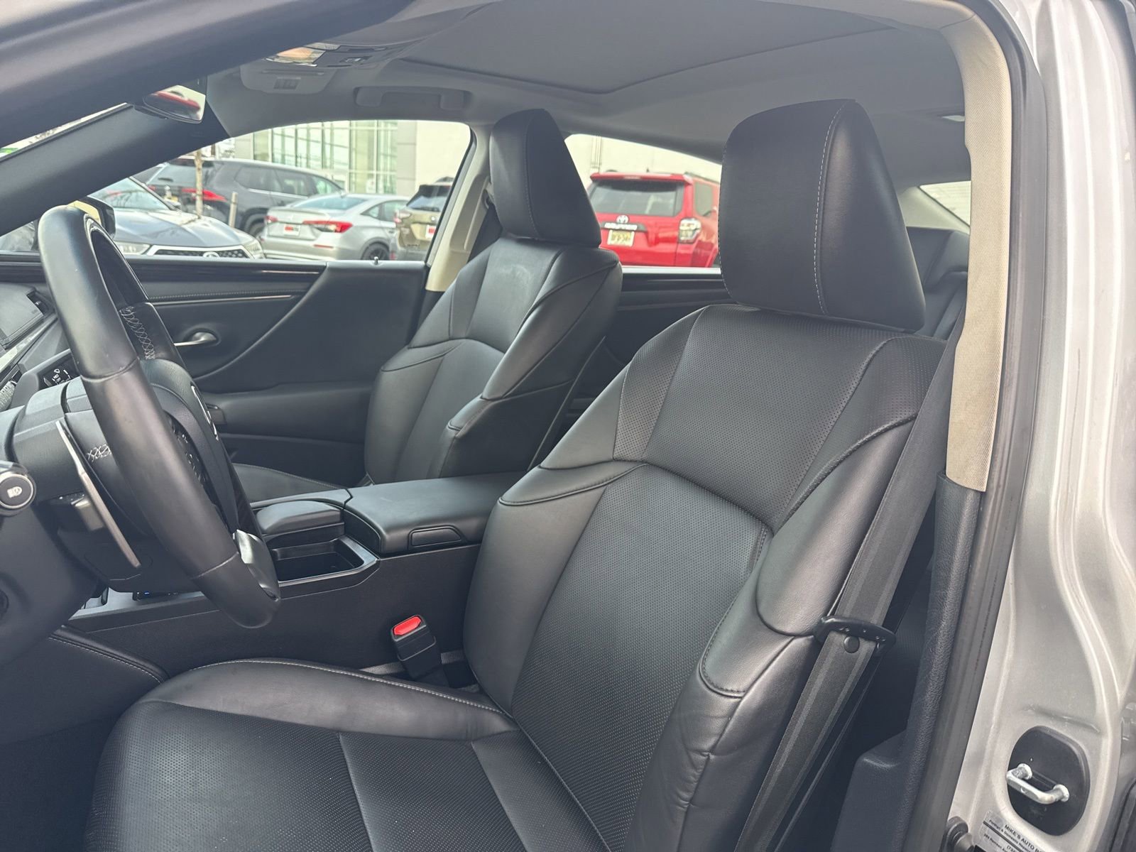 Thumbnail: 2020 Lexus ES - 18