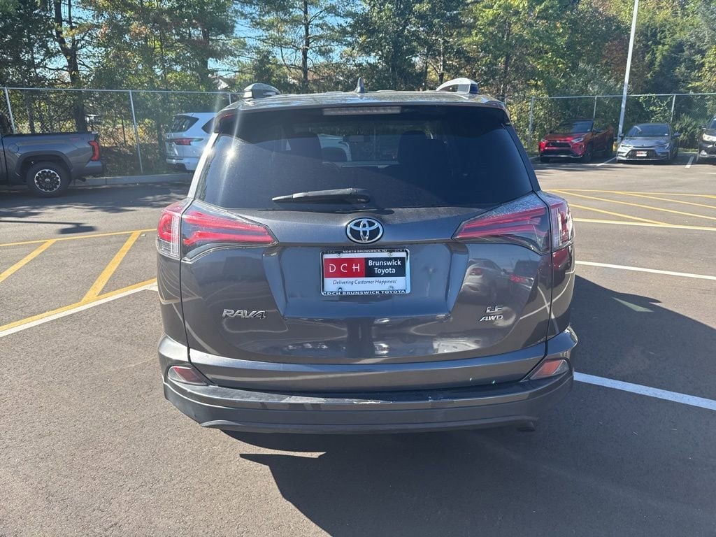 Thumbnail: 2016 Toyota RAV4 - 6
