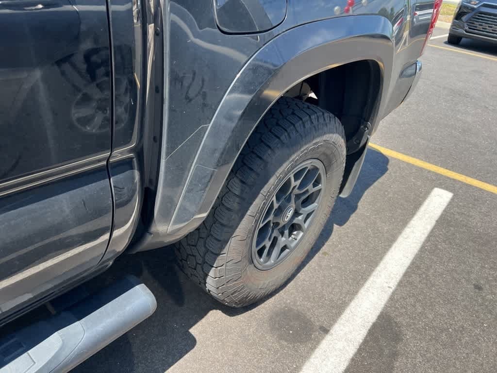 Thumbnail: 2021 Toyota Tacoma - 6